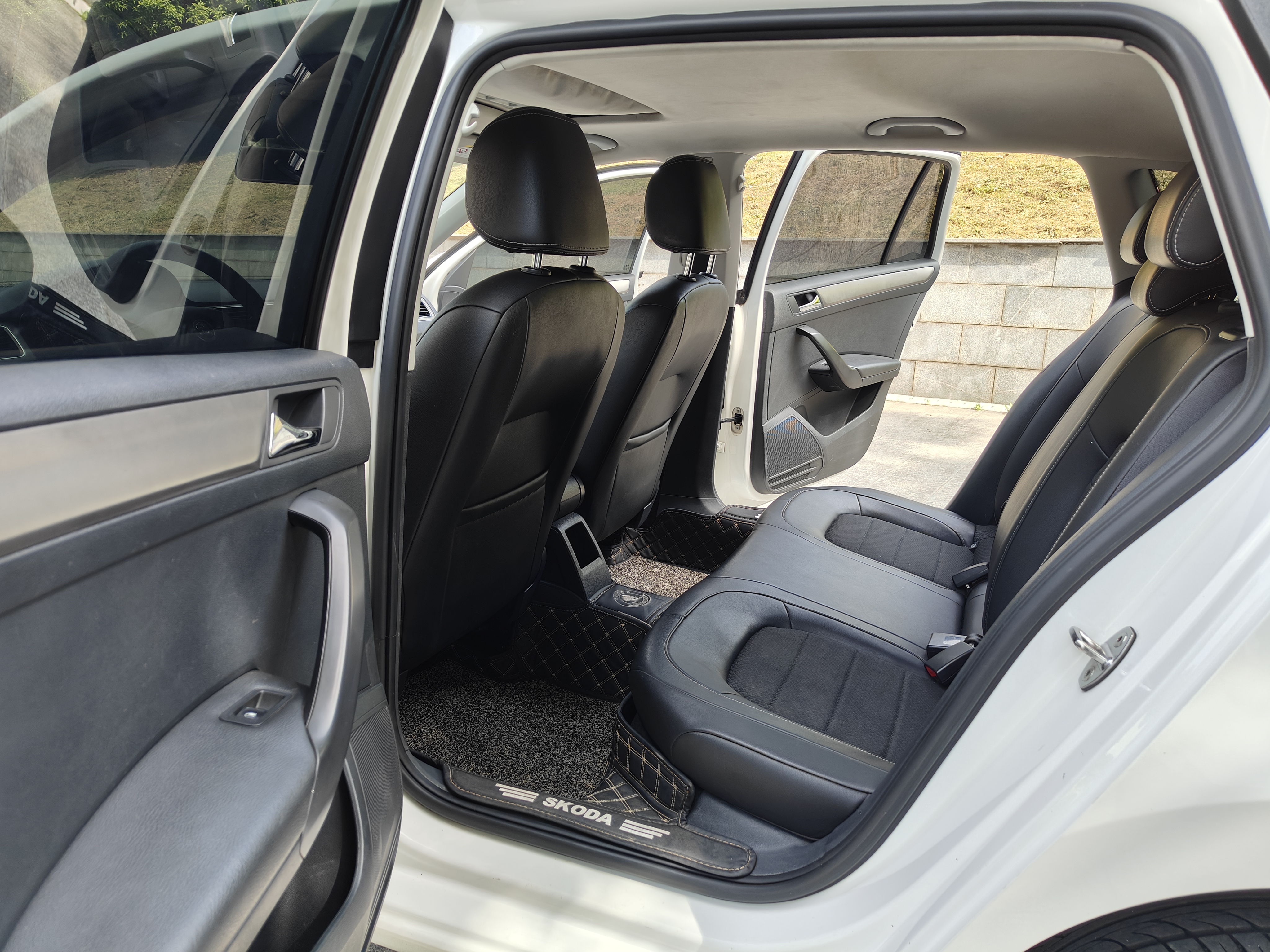 Skoda Rapid Spaceback 2016 immagine di auto #11