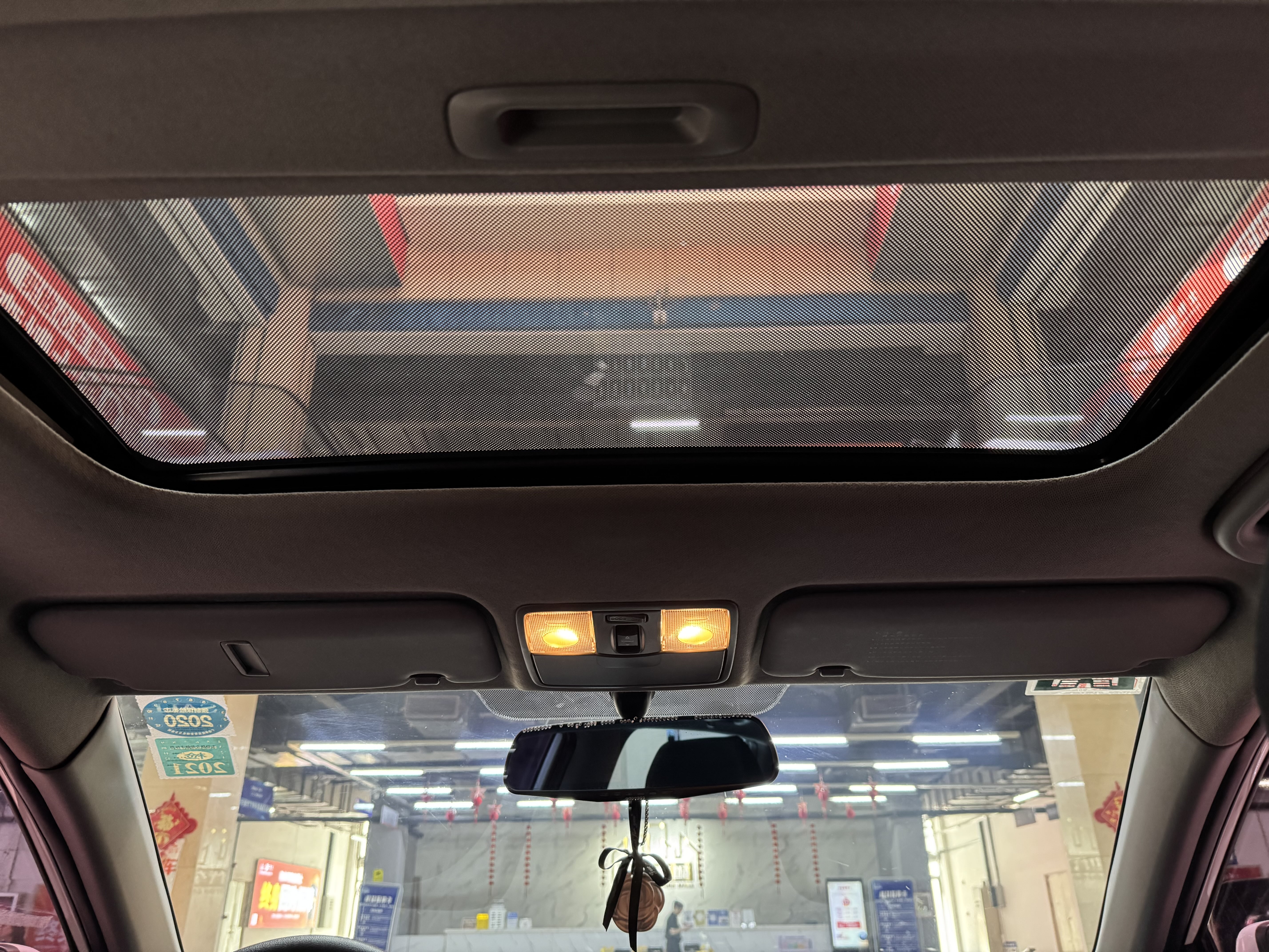 Hyundai Reina Hatchback 2015 car image #11