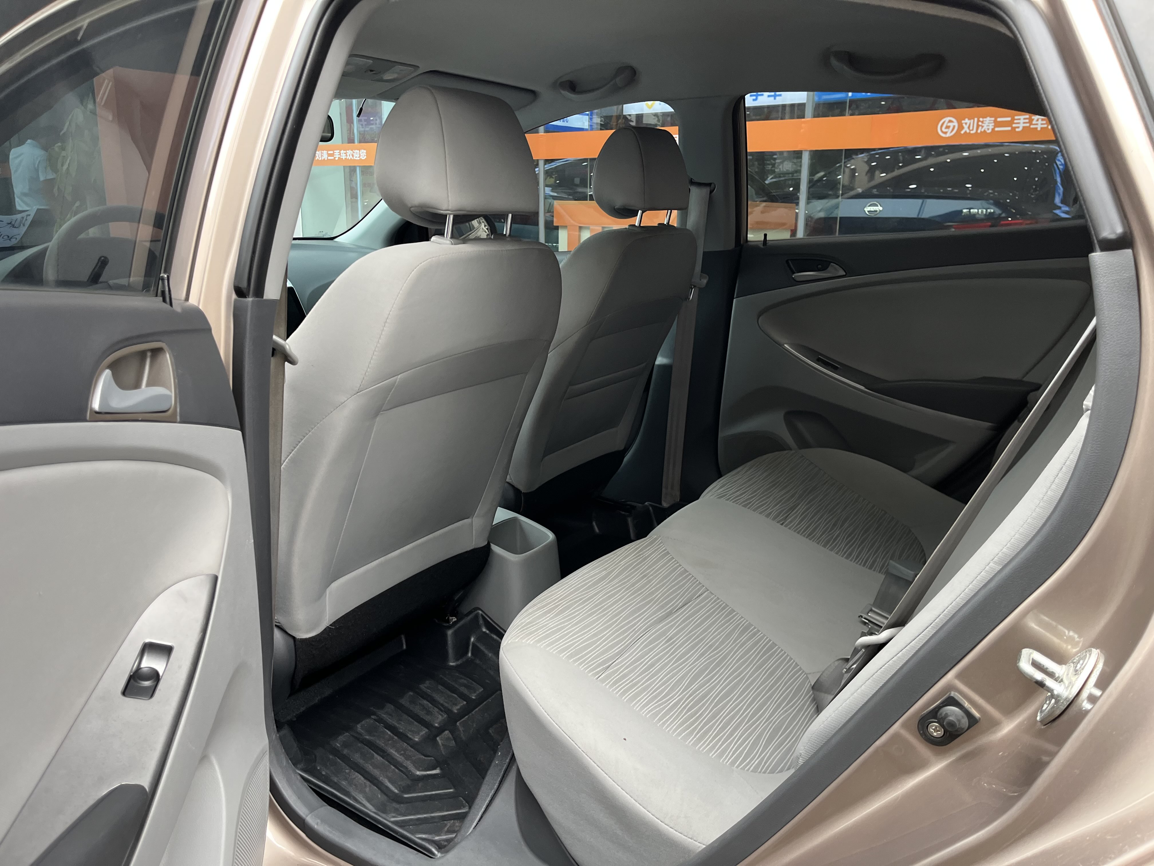 Hyundai Reina 2016 #11 Hyundai Reina 2016 car image #11