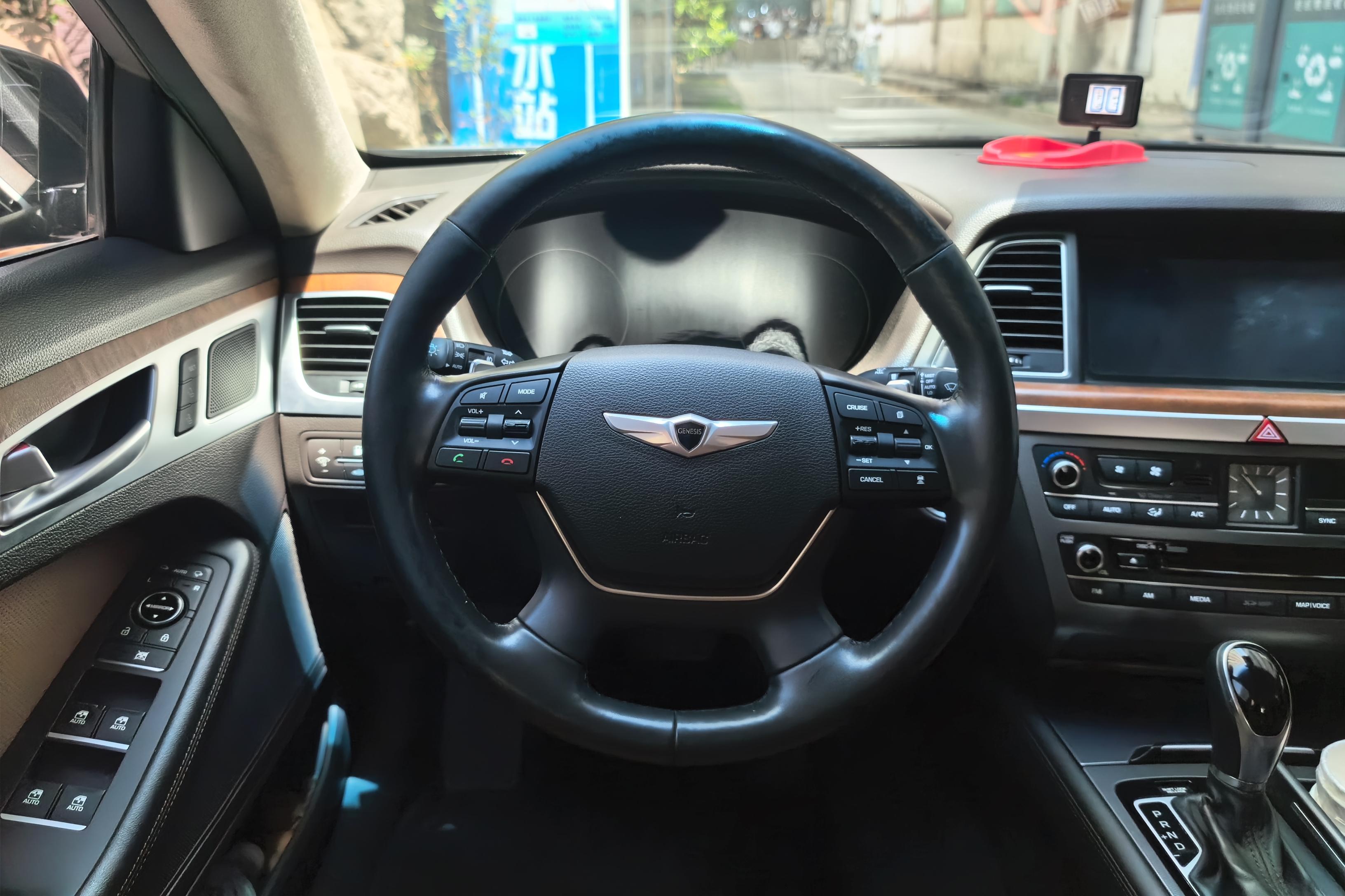 Hyundai Genesis 2015 car image #11