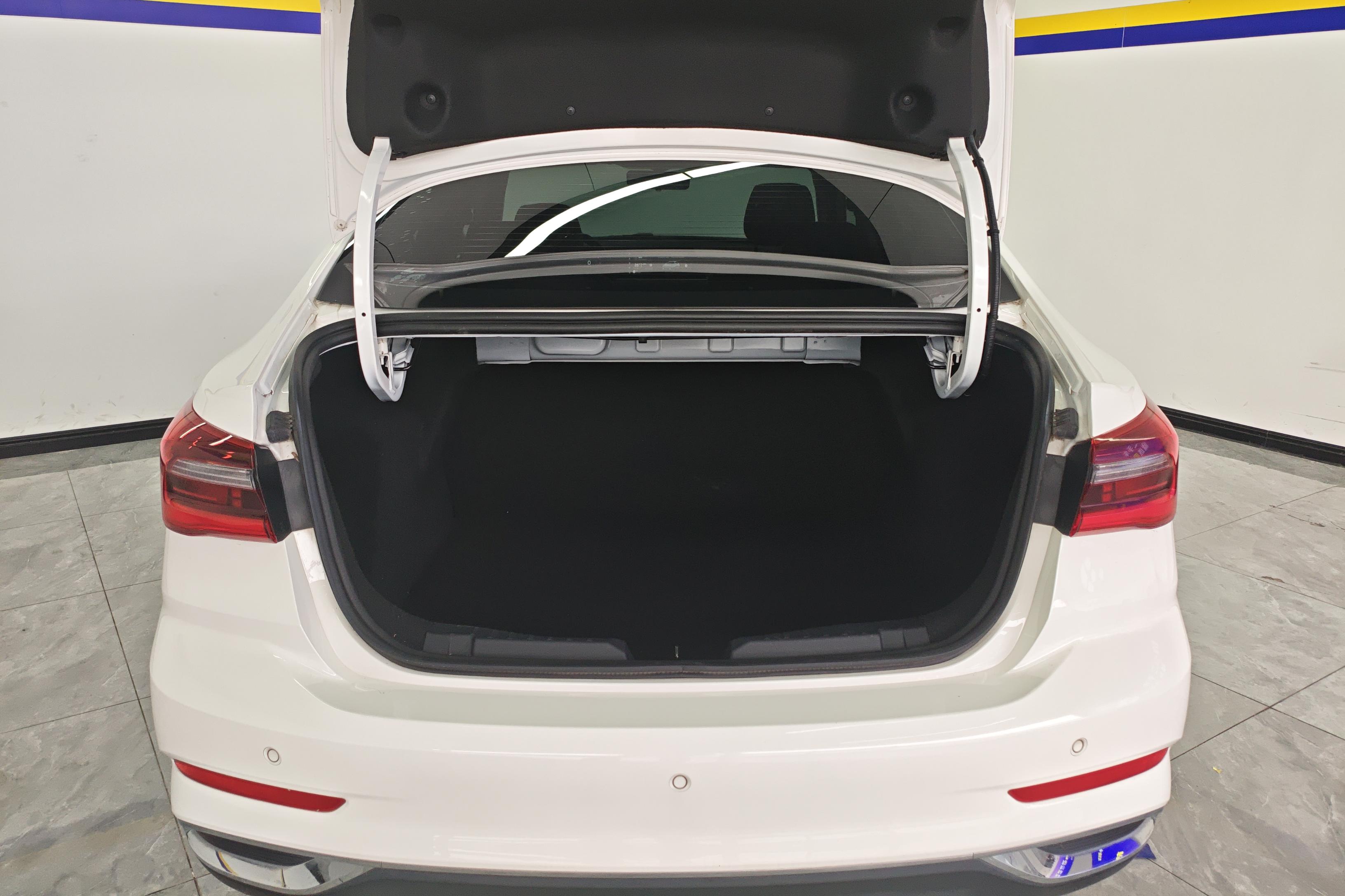 Ford Escort 2022 car image #11