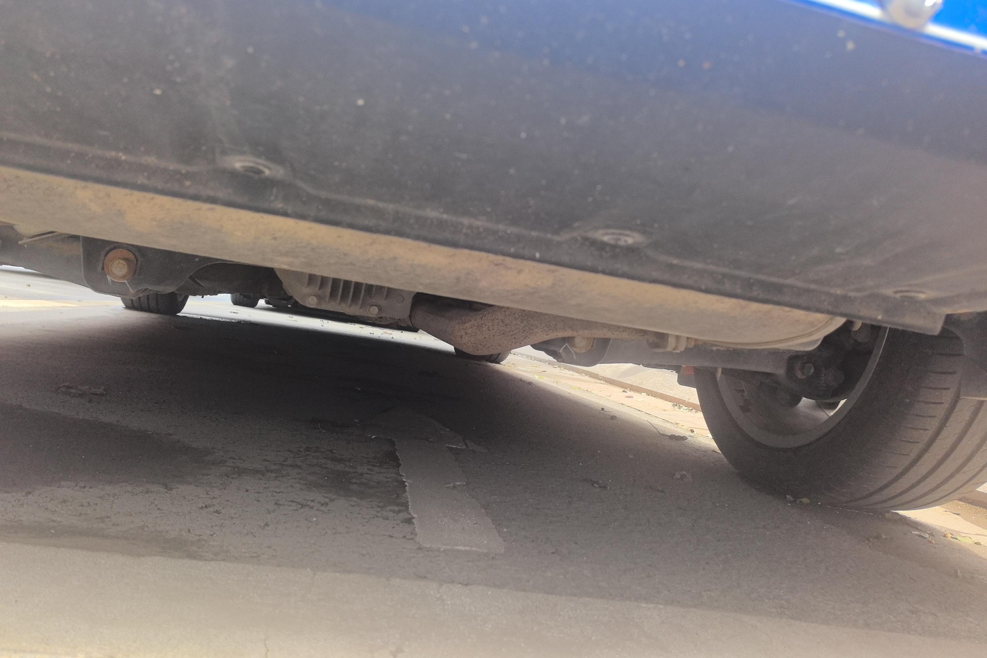 Hyundai Rohens 2011 car image #11