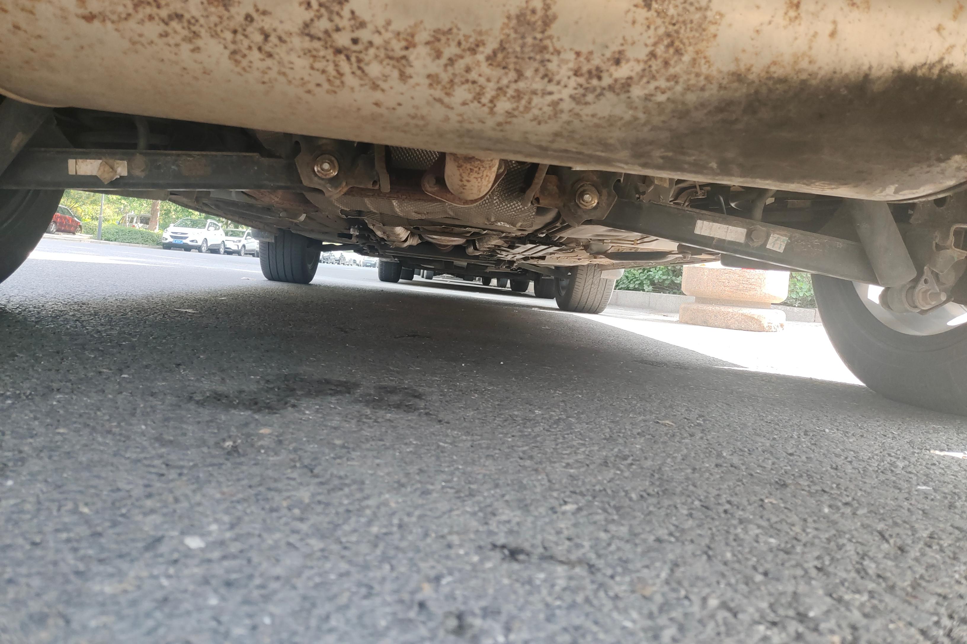 Forthing JOYEAR X6 2017 car image #11