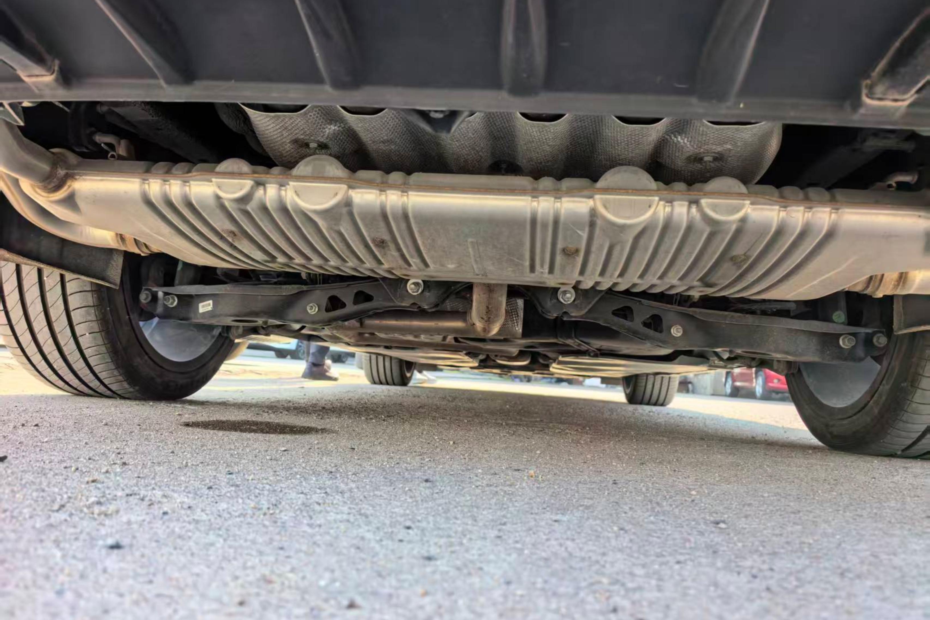 MG ES5 2023 car image #11