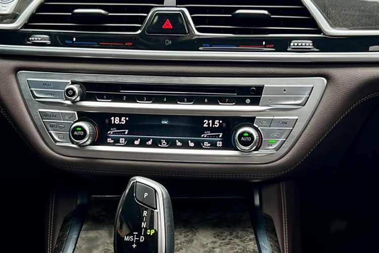 BMW M760Le 2017 #11 BMW M760Le 2017 car image #11