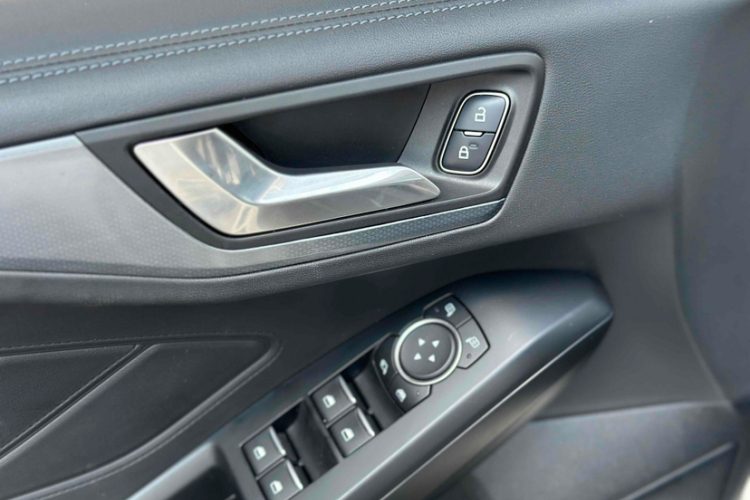 Ford Focus Active 2021 car image #11
