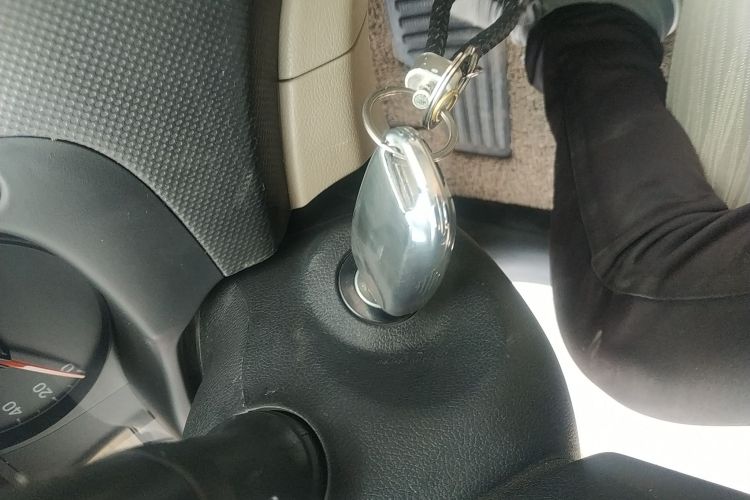 Hyundai Reina 2016 car image #11