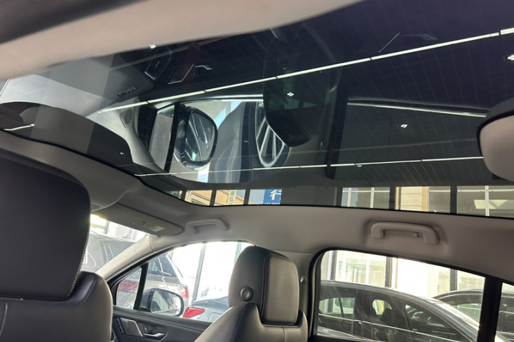 2019 car image #11