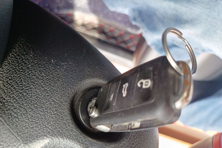 Skoda Rapid Spaceback 2015 car image #11