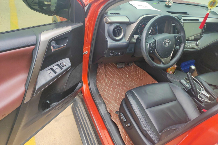 Toyota RAV4 (Imported) 2014 immagine di auto #11