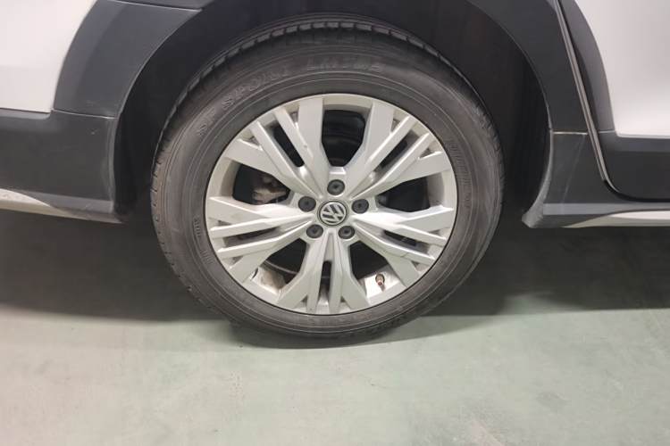 Volkswagen C-Trek 2018 immagine di auto #11