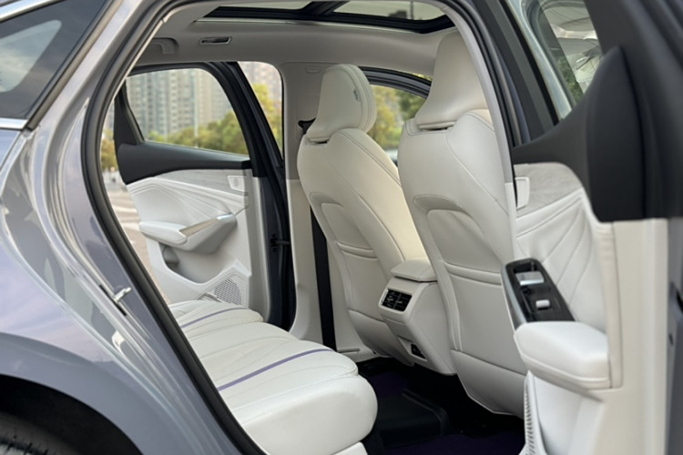 GEELY PrefaceL 2023 car image #11