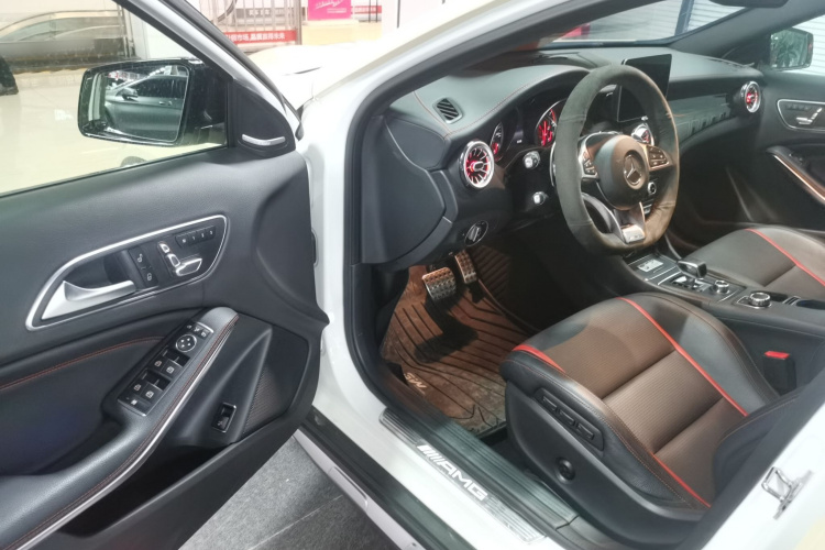 Mercedes-Benz GLA AMG 2018 car image #11