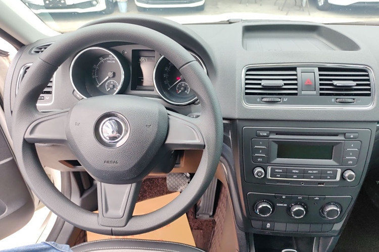 Skoda Yeti (Imported) 2015 car image #11