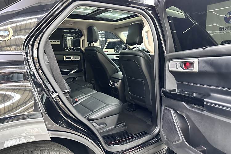 Ford Explorer 2021 immagine di auto #11