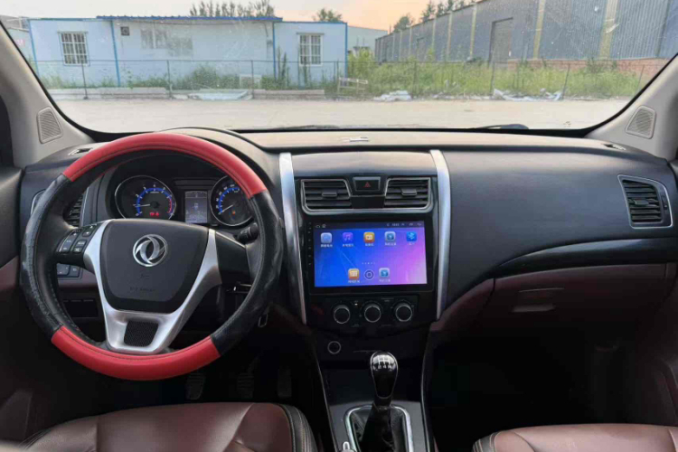 Forthing SX6 2017 #11 Forthing SX6 2017 car image #11