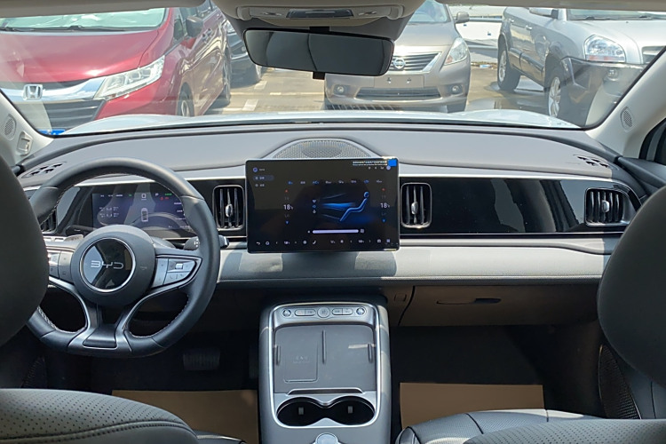 BYD Sea Lion 05 EV 2025 car image #11