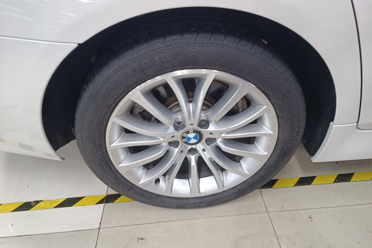 BMW 5 Series 2016 car image #11
