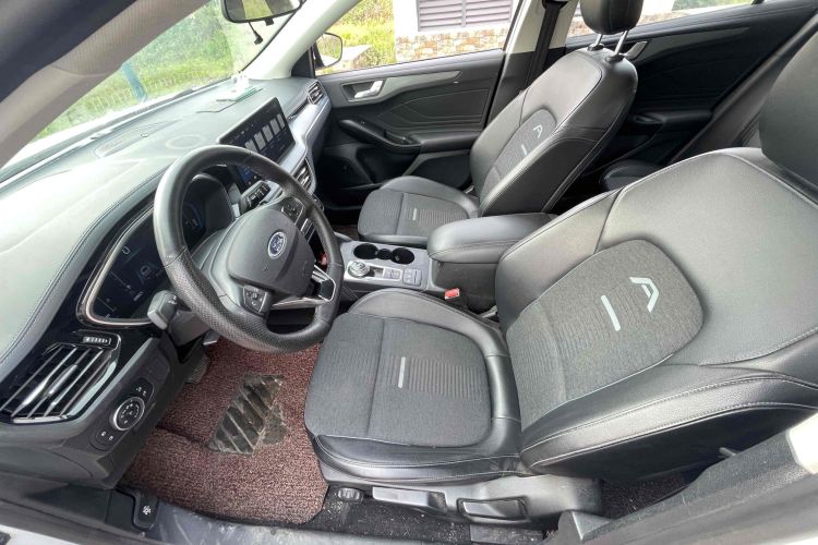 Ford Focus Active 2021 car image #11