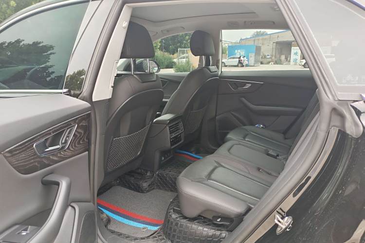 Audi Q8 2022 image de voiture #11