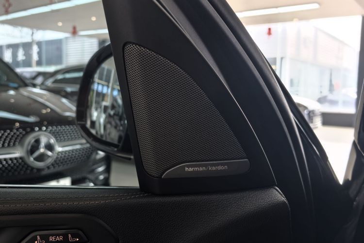 BMW X7 M60i 2022 #11 BMW X7 M60i 2022 car image #11