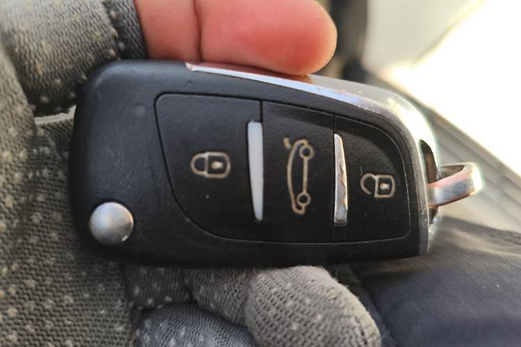 Toyota Fortuner 2017 immagine di auto #11