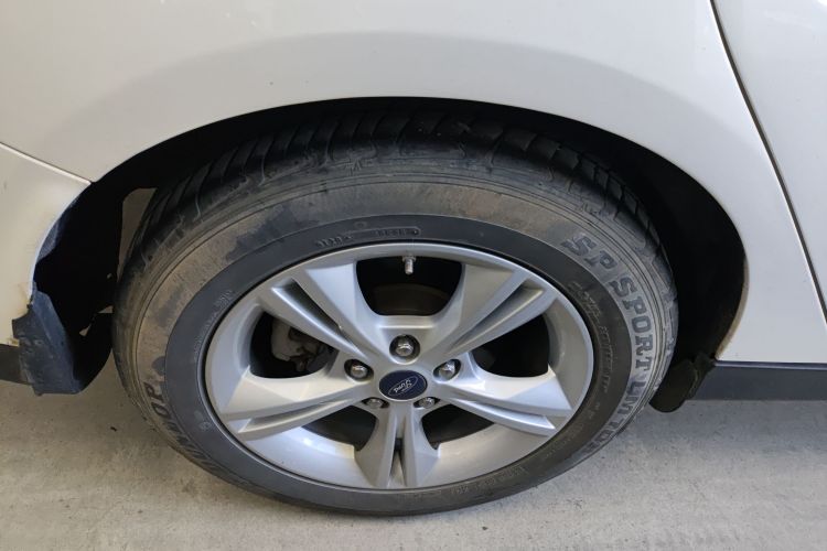 Ford Focus (Imported) 2014 car image #11