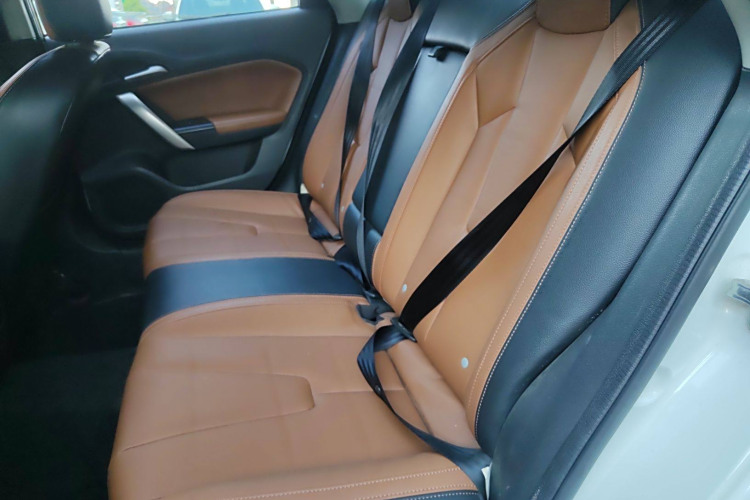 MG GT 2016 car image #11