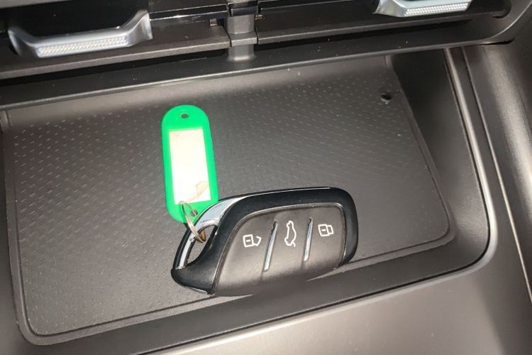 Roewe D5X DMH 2025 car image #11