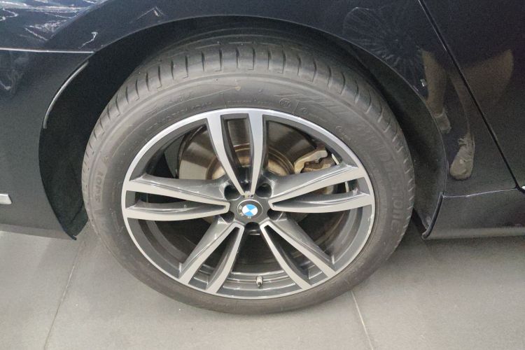 BMW M760Le 2021 #11 BMW M760Le 2021 car image #11