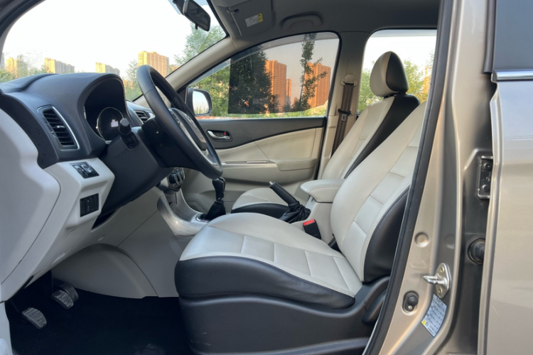 Forthing S500 2015 car image #11