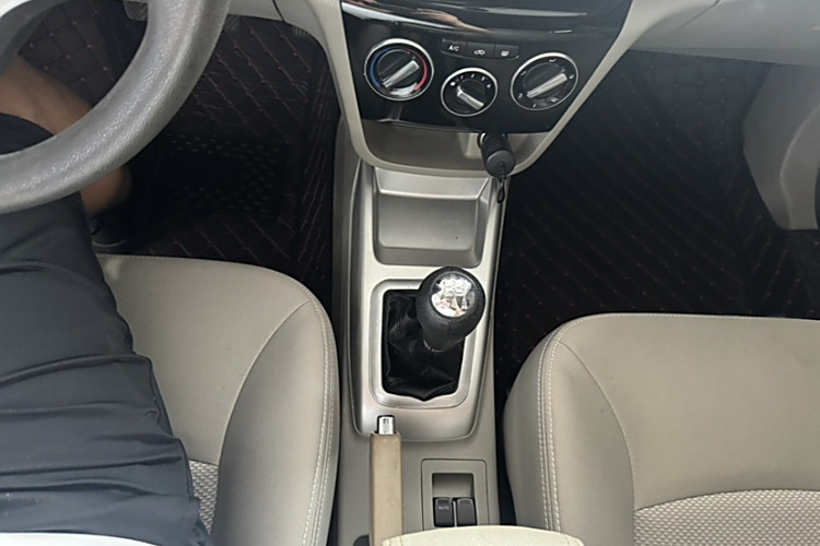 长安 悦翔V3 2017 汽车图片 #11