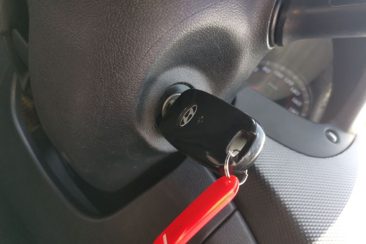 Hyundai Reina Hatchback 2015 car image #11