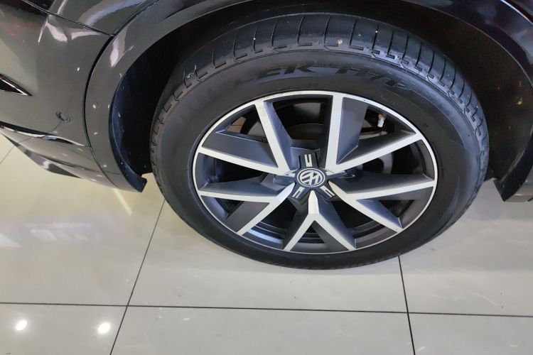 Volkswagen Touareg 2020 car image #11