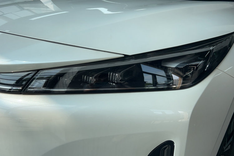 Roewe D5X DMH 2025 imagem de carro #11