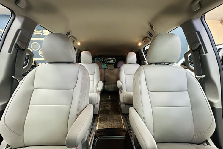 Toyota Sienna 2020 immagine di auto #11