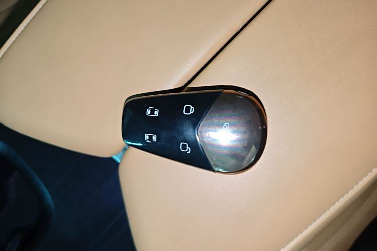 岚图汽车 岚图梦想家 2023 汽车图片 #11