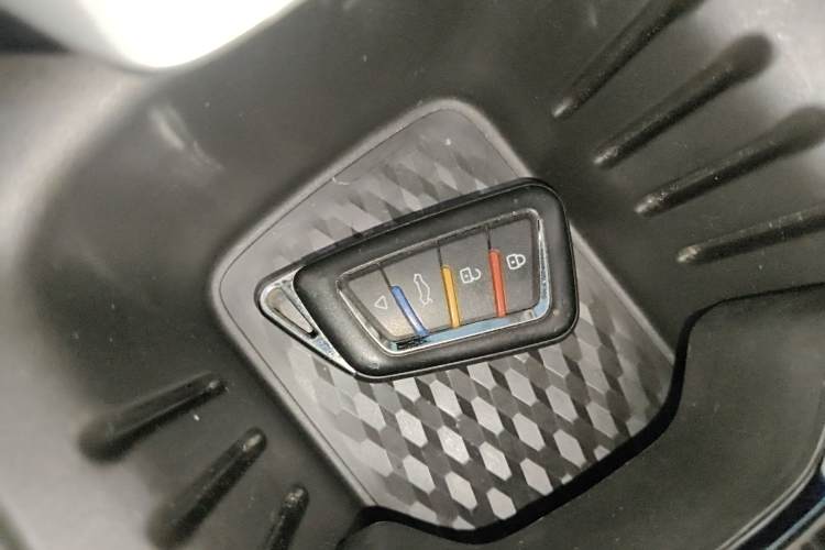 Chevrolet Charm 2023 car image #11