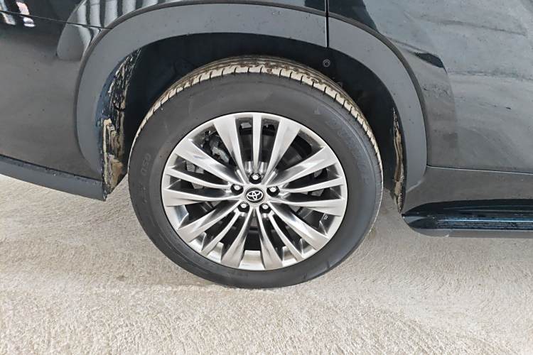 Toyota Highlander (Imported) 2024 car image #11