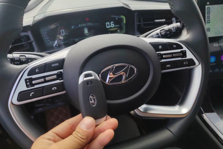 Hyundai Custo 2023 car image #11