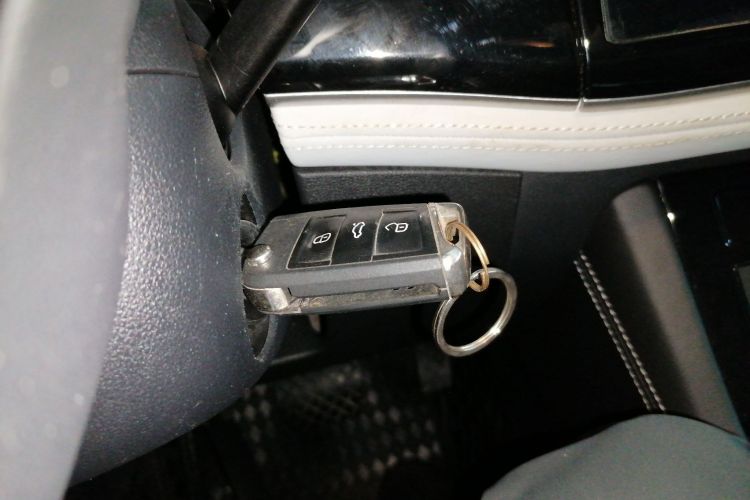VS5 2022 car image #11