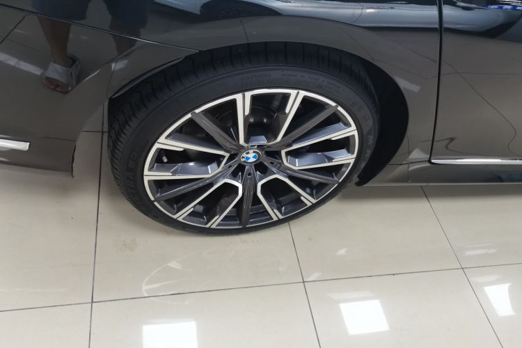 BMW M760Le 2022 #11 BMW M760Le 2022 car image #11