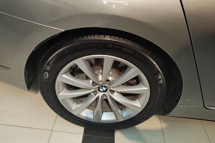 BMW M760Le 2017 #11 BMW M760Le 2017 car image #11