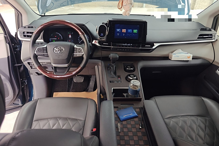 Toyota Granvia 2023 immagine di auto #11