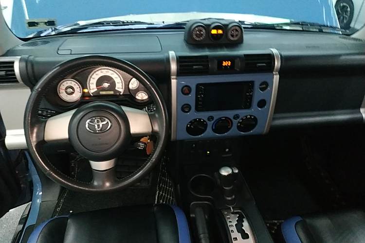 Toyota FJ Cruiser 2018 car image #11