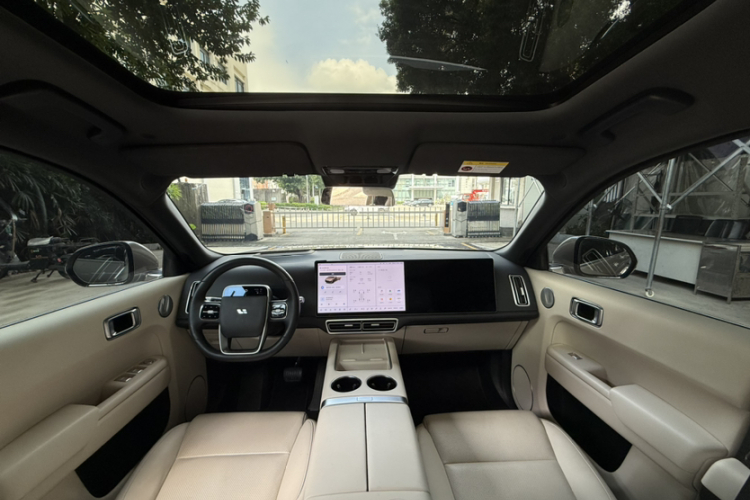 Li L8 2023 изображение автомобиля #11