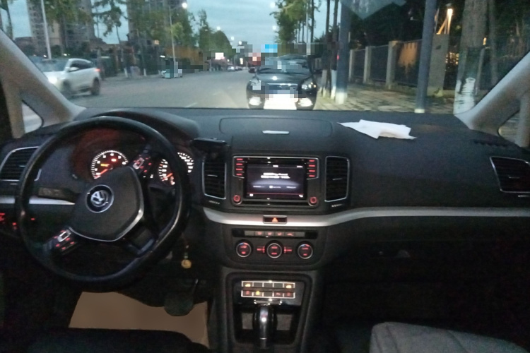 Volkswagen Sharan 2016 imagem de carro #11