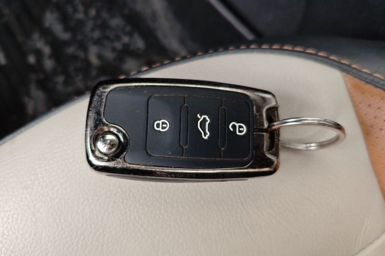 Volkswagen Cross Lavida 2016 immagine di auto #11