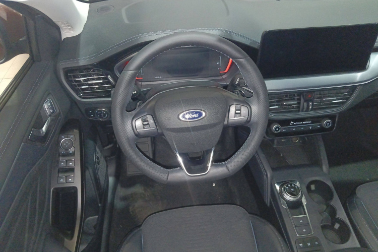 Ford Focus Active 2021 car image #11