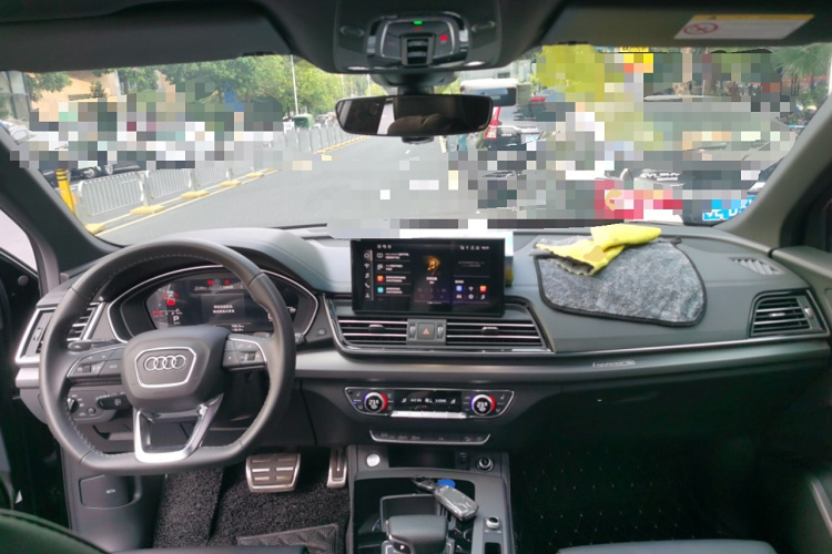 Audi Q5L 2023 car image #11